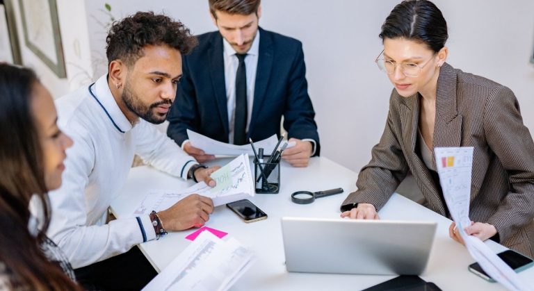 Mengoptimalkan Strategi & Pertumbuhan Bisnis